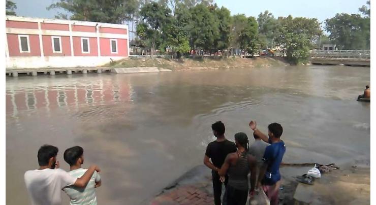 Three persons including grandfather, grandmother and grandson drown in canal