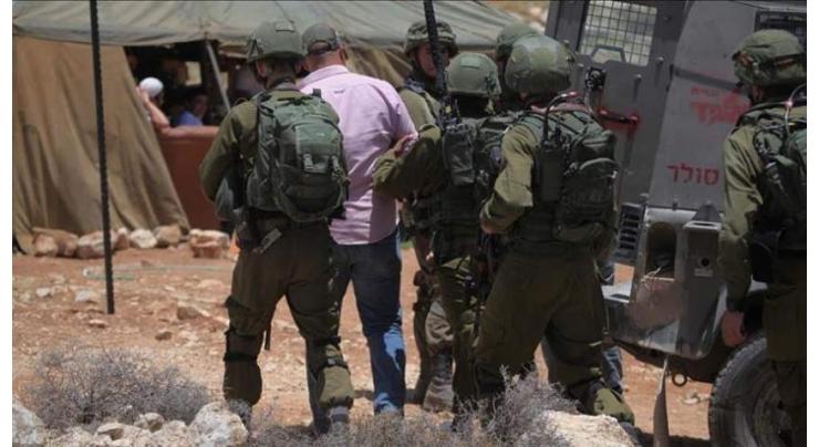 Israel arrests 10 Palestinians in West Bank

