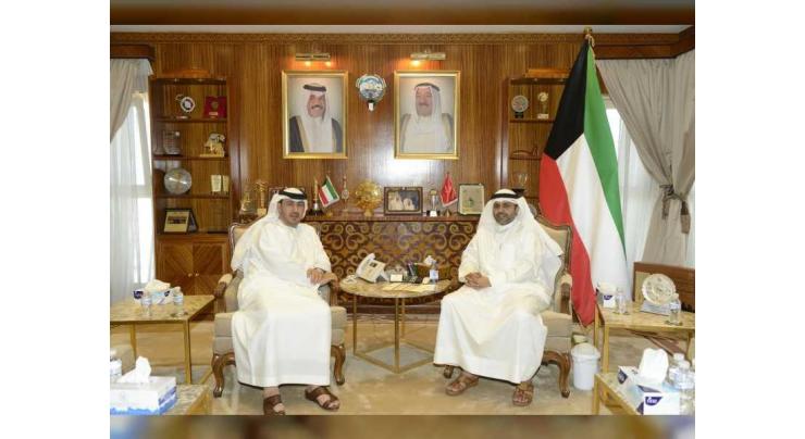 Kuwait minister of information receives UAE ambassador