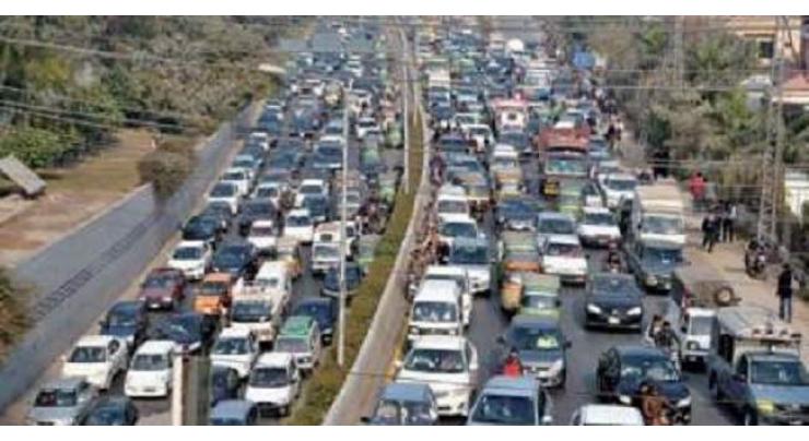 Separate lanes for slow-moving traffic to be introduced in Lahore
