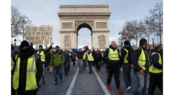 Over 60,000 Policemen to Be Mobilized at Saturday Yellow Vest Rallies in France - Minister