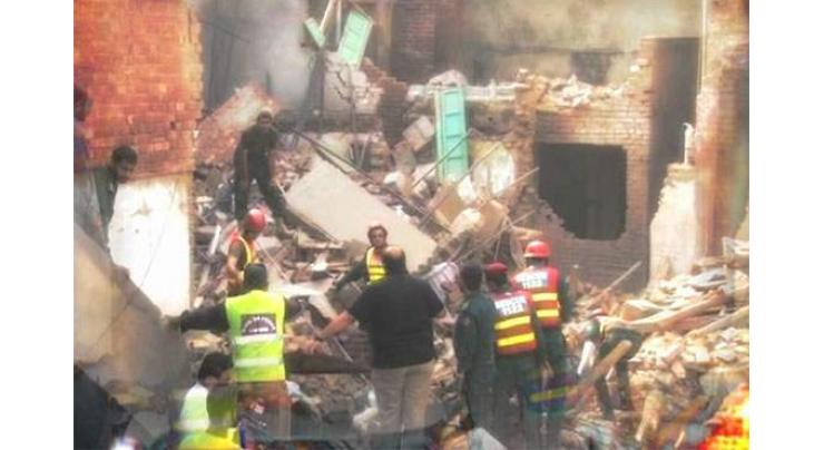 One killed, four injured in building collapse in Lahore
