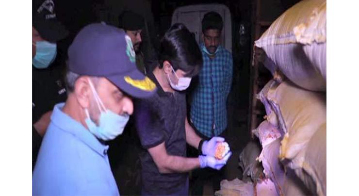 PFA seizes over 15,000-kg adulterated chilis in Lahore
