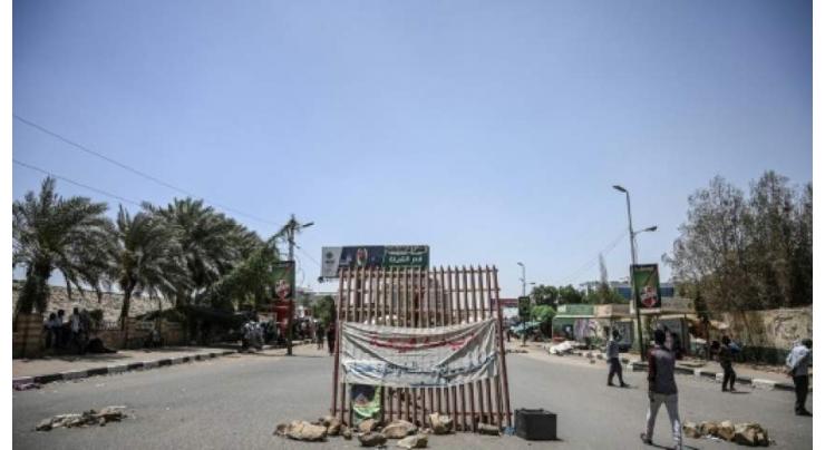 Sudan army rulers order protesters to remove blockades
