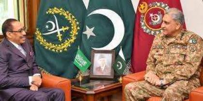 مساعد وزير الدفاع السعودي يلتقي رئيس أركان الجيش الباكستاني