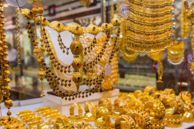 Gold Price Dip By Rs1000 Traded At Rs68 800 Per Tola Urdupoint