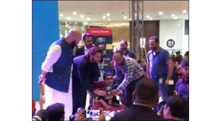 Shahid Afridi shares first copy of ‘Game Changer’ with a special fan