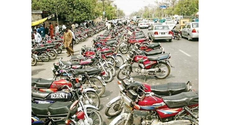 Commissioner Multan orders FIRs against illegal parking stands owners

