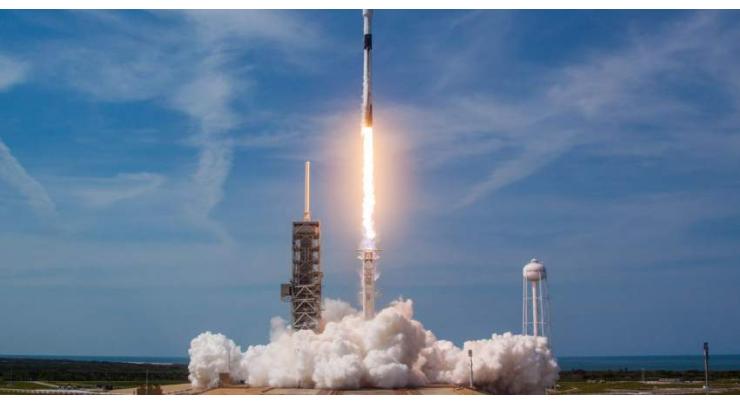 SpaceX launches first 60 satellites of its internet network
