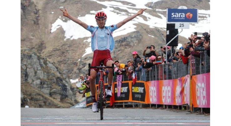 Zakarin wins Giro's first summit finish, bad day for Yates, Lopez

