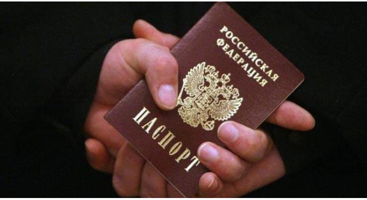 Donetsk Residents Spend 1 Week Waiting to Apply for Russian Passports