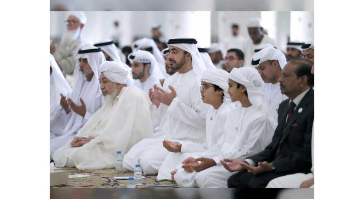 Abdullah bin Zayed attends evening to celebrate Zayed Humanitarian Work Day