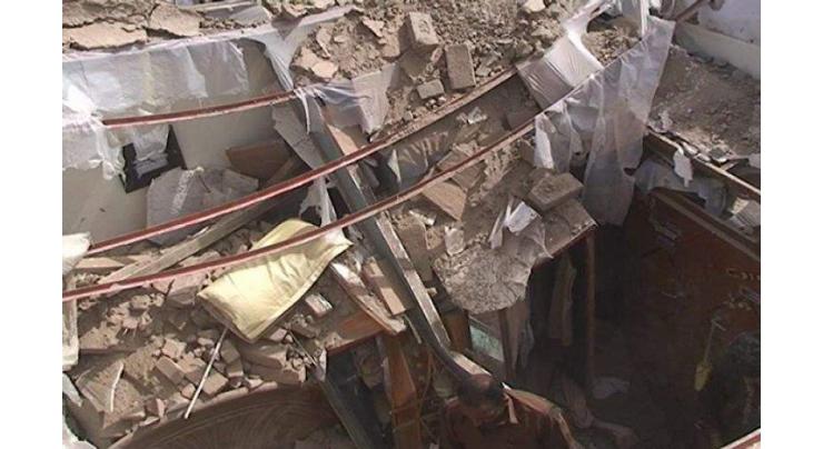Two injured as roof caves in Multan