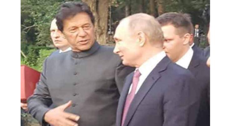 Prime Minister holds 'informal discussion' with Russian President Putin
