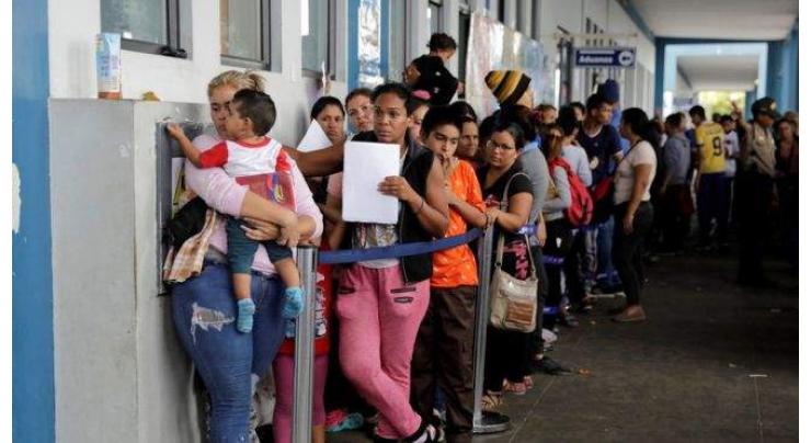 Venezuela crisis: Migrants dash to cross Peru border