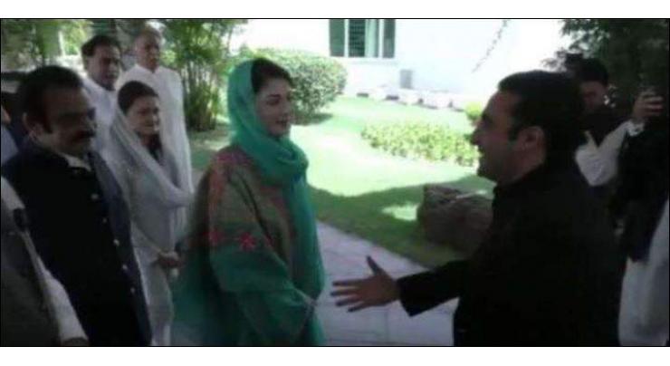 Maryam Nawaz welcomes Bilawal Bhutto at Jati Umra, watch video