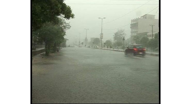 Rain turns weather pleasant in Lahore
