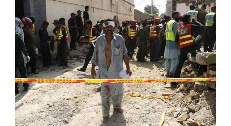 7 of a family die, roof of house caves in Lahore