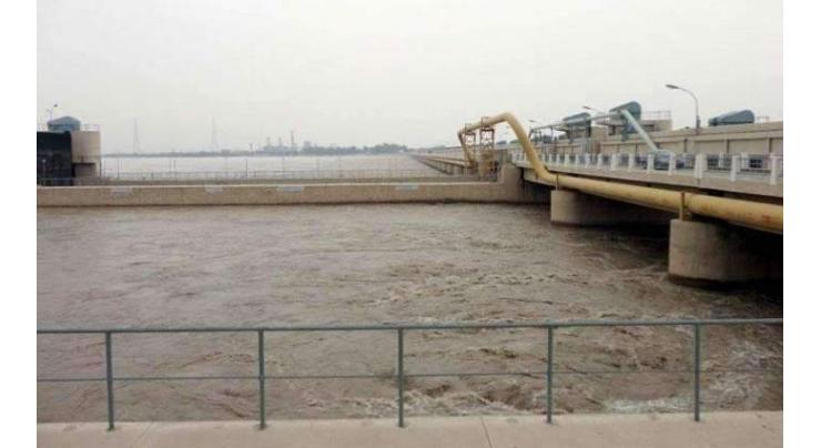 Rivers Indus, Kabul continue to run in low, medium flood
