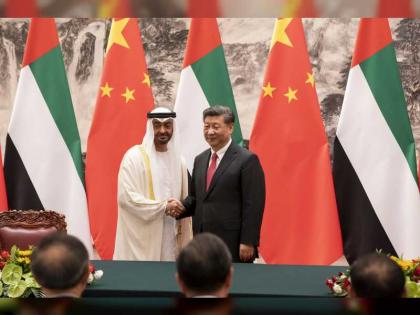 محمد بن زايد والرئيس الصيني يشهدان مراسم تبادل اتفاقيات ومذكرات تفاهم بين البلدين