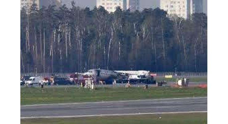 Russians hail 'hero' pilot after Moscow emergency landing
