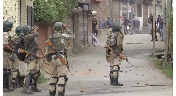 Hundreds of protestors clash with police in Indian occupied Kashmir
