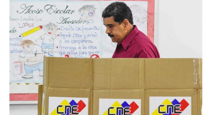 Venezuela threatens early elections to pressure opposition
