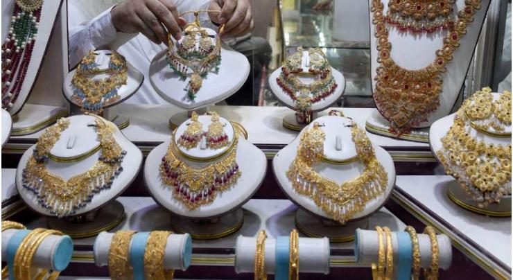 Gold sheds Rs 1000, traded at Rs 88,000 per tola
