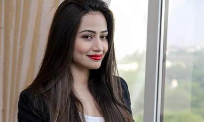 Sana Javeed Acters Sex Pak - Sana Javed Receives Backlash Over Bold Photoshoot - UrduPoint