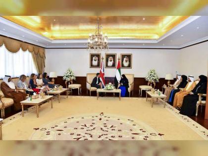 أمل القبيسي تستقبل وزير الدولة البريطاني لشؤون الشرق الأوسط و شمال أفريقيا