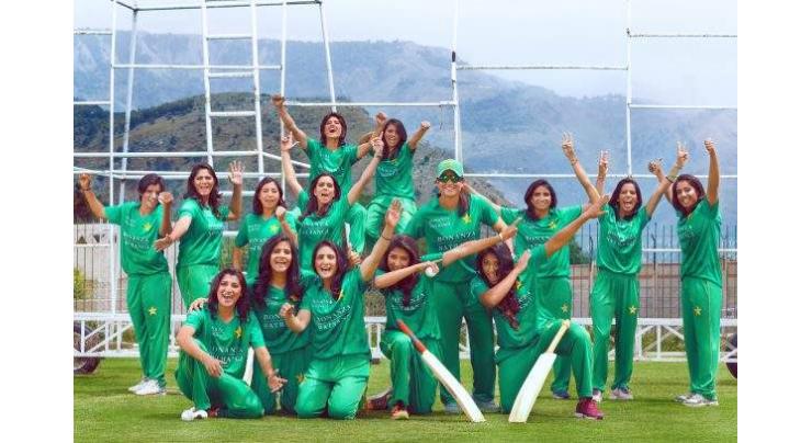 Javeria seeks training opportunities for women cricketers with PSL franchises
