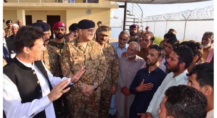 Prime Minister visits LoC; says armed forces fully prepared to thwart any Indian aggression
