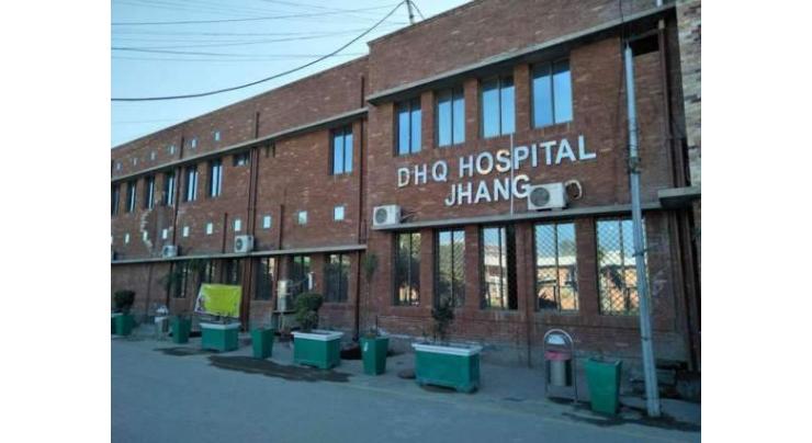 Deputy Commissioner Jhang visits CCU in DHQ Hospital
