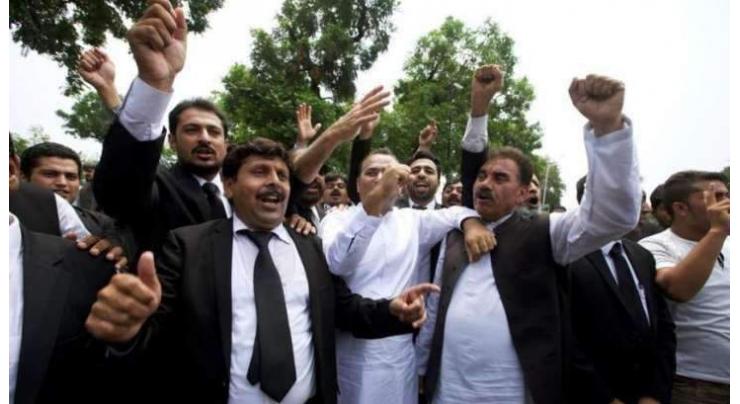 Lawyers show solidarity with Kashmiris
