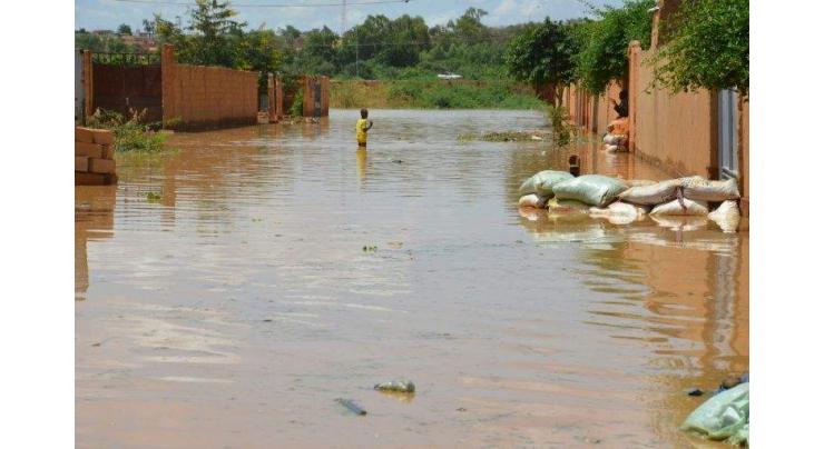 Niamey residents flee after the worst floods in 50 years
