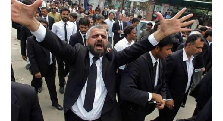 Lawyers hold rally to express solidarity with Kashmiris
