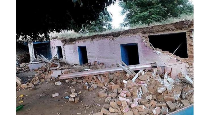 Strong earthquake kills 19, injures over 150; Upper Jhelum Canal breached; Mangla reservoir safe
