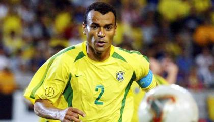 وفاة لاعب کرة القدم البرازیلي دانیلو عن عمر 30 عاما خلال لعبہ کرة القدم
