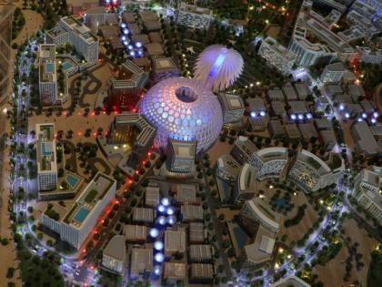 قبة ساحة الوصل تتزين بتاجها وتكلل جهود بناء أهم معالم إكسبو 2020 دبي