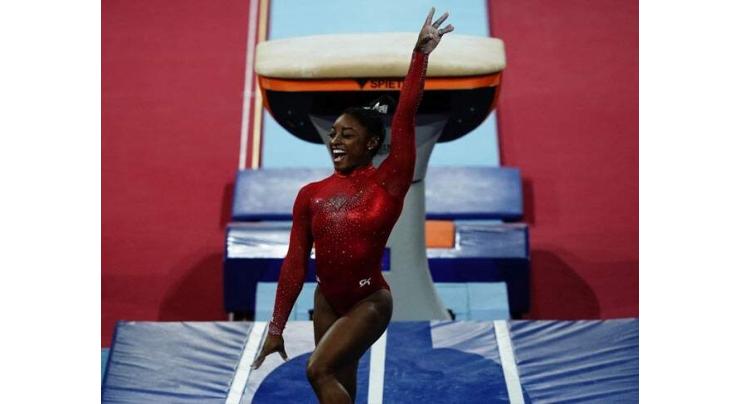 Biles wins record-equalling 23rd worlds medal, misses out on uneven bars
