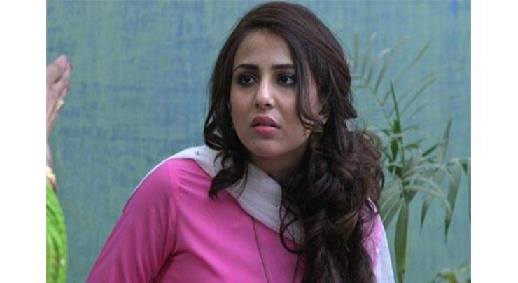 Ushna Shah's remarks to pizza boy spark Twitter outrage