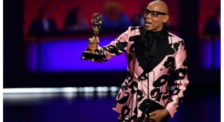 Save e from selfies, says drag star RuPaul