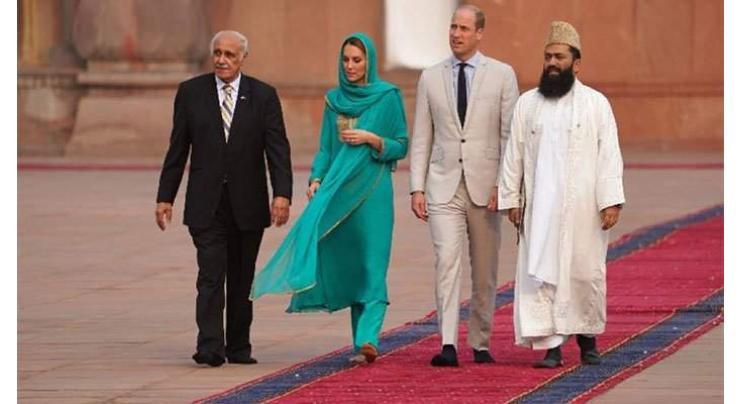 Prince William, Kate Middleton visited the iconic Badshahi Mosque.