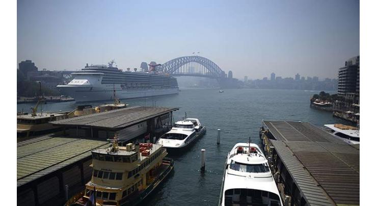 Sydney cloaked in 'hazardous' smoke as bushfires rage
