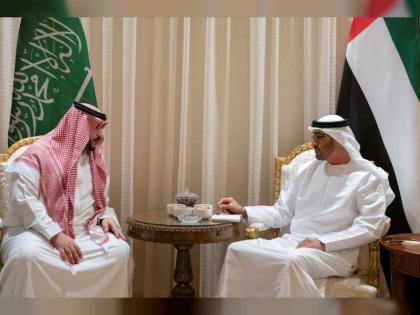 محمد بن زايد يستقبل الأمير خالد بن سلمان