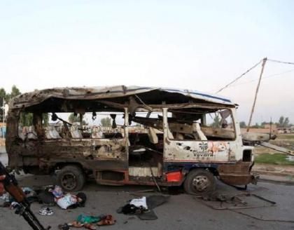 مقتل 3 أشخاص و اصابة 27 آخرین اثر تفجیر شاحنة مفخخة في اقلیم لغمان شرق أفغانستان