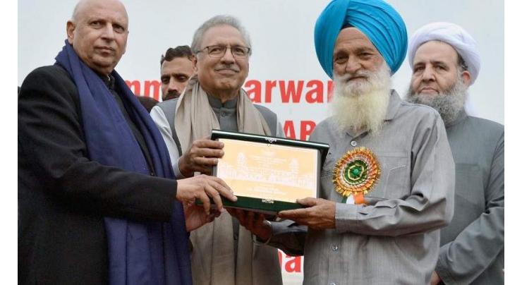 Governor Sarwar hosts Sikh Yatrees
