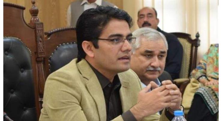 Govt to construct 150 science clubs in schools: Kamran Bangash
