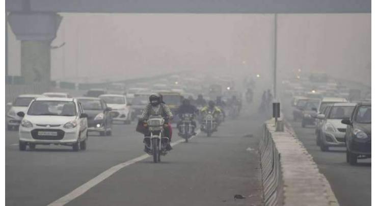 Rain reduces smog in city in Lahore

