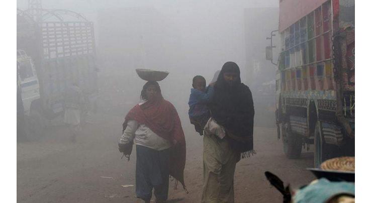 Smog grips Lahore again 
